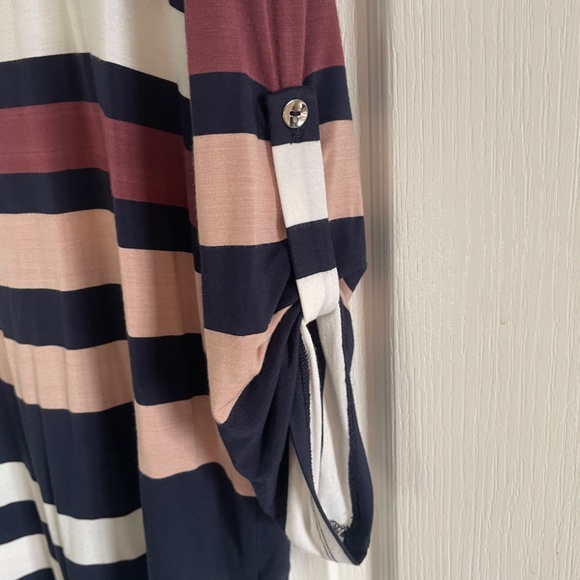 5 for $12. Contemporaine light weight XL striped tunic with buttoned sleeve - Picture 2 of 4